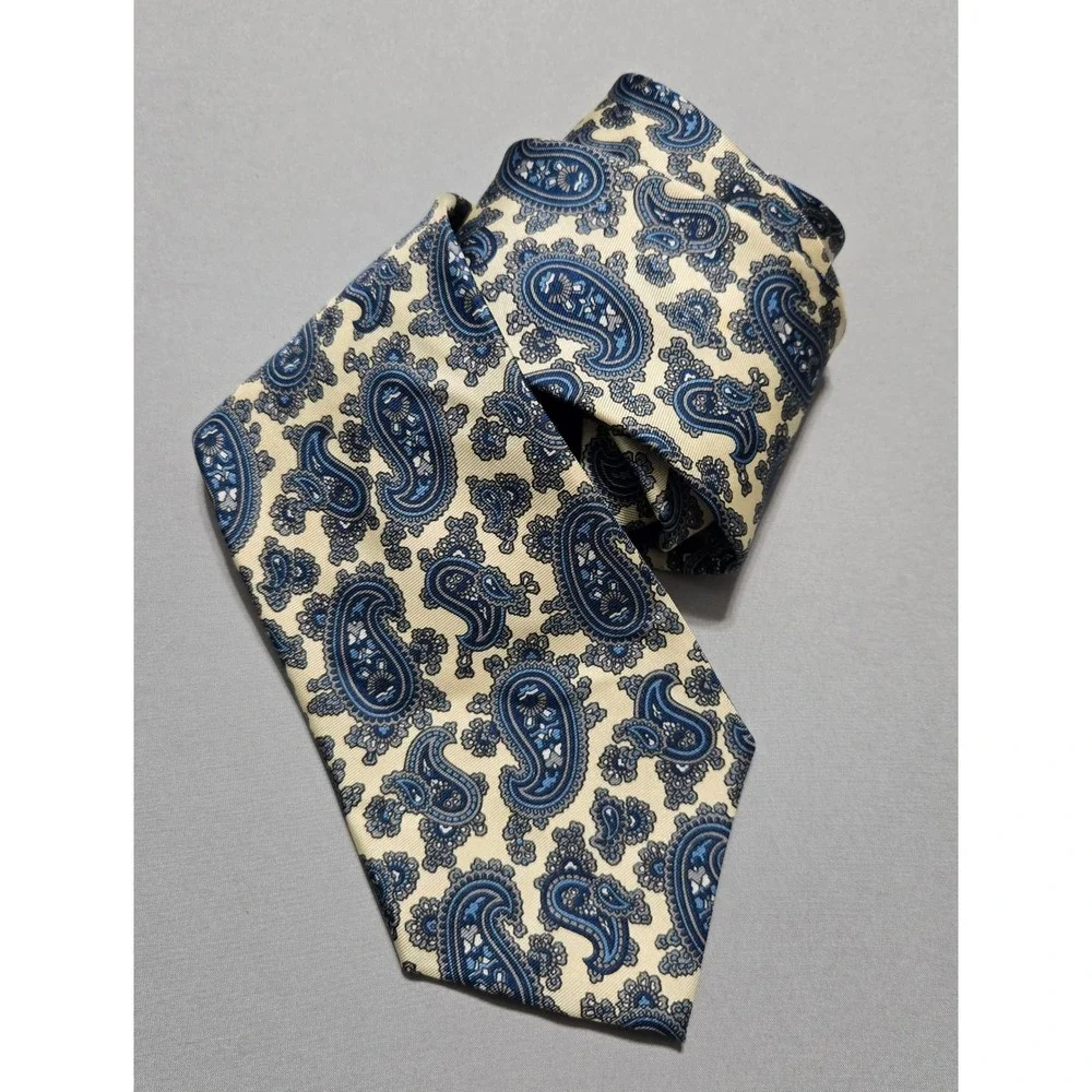 Bert Pulitzer Paisley 100% Silk Necktie Cream Blue 3.5x60 USA